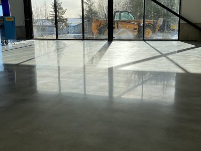 Slipad betongolv htc superfloor guld